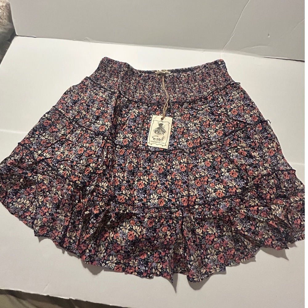 Easel Los Angeles Floral Smocked Tiered Mini Skirt Navy Multi Size L NWT